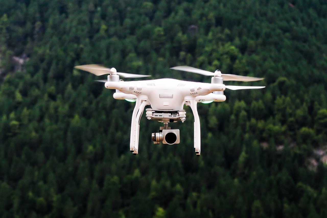 Dron mapiranje terena — LiDAR i fotogrametrija za geodetsko snimanje
