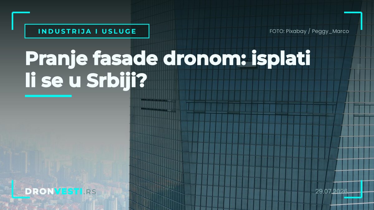 Pranje fasade dronom na visokoj staklenoj poslovnoj zgradi bez skele