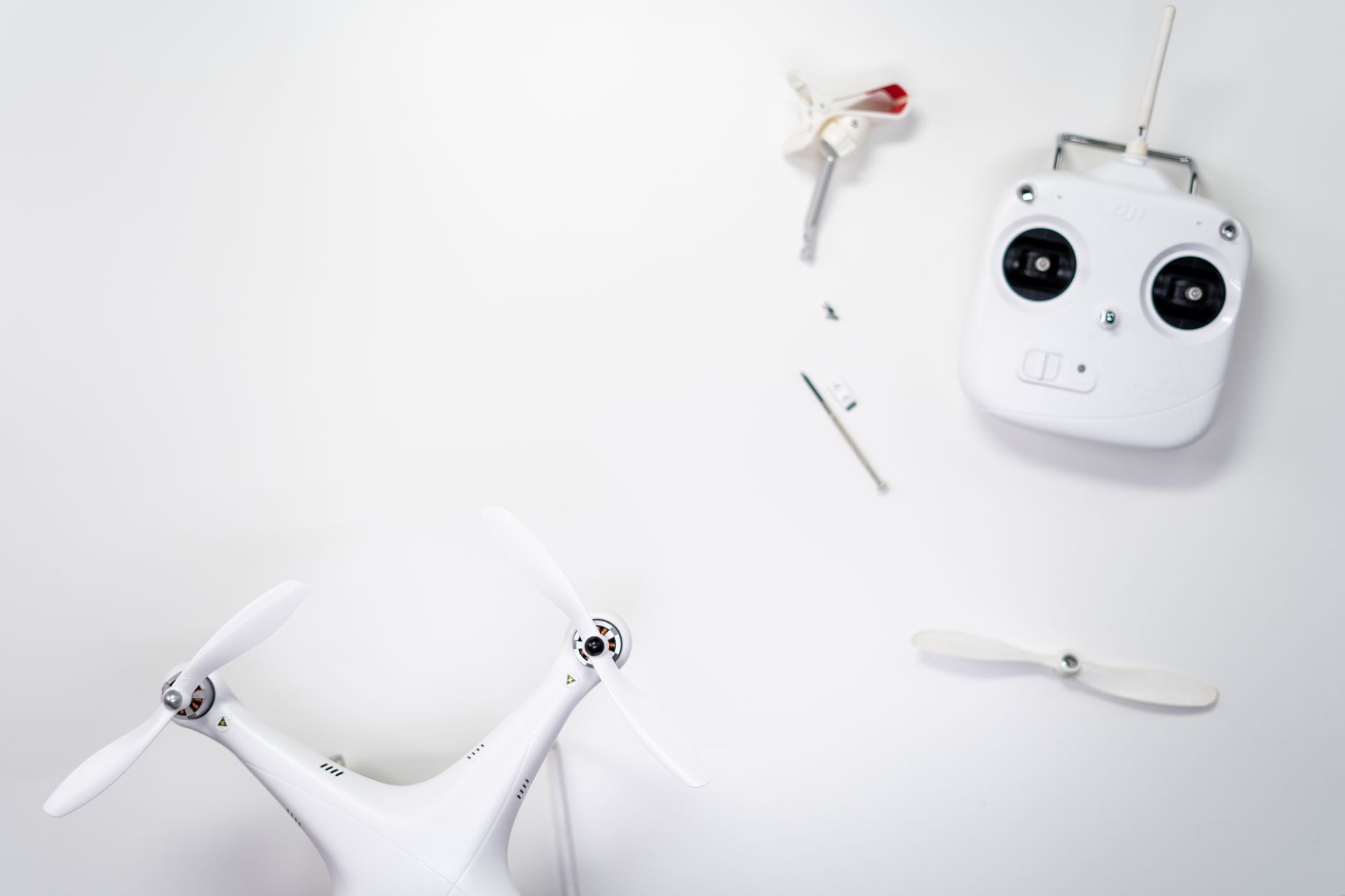 dron u gradu i odgovoran let u naselju