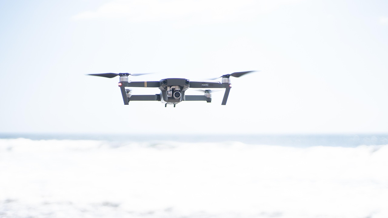 ND filter za dron na kameri tokom leta po sunčanom danu