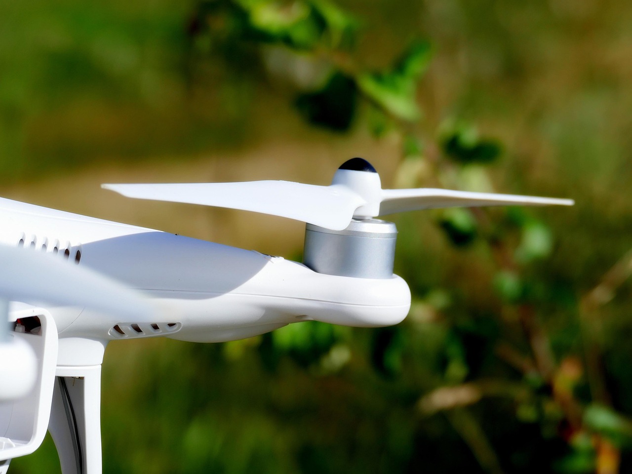 Pregled dalekovoda dronom uz termalnu kameru i kontrolu izolatora