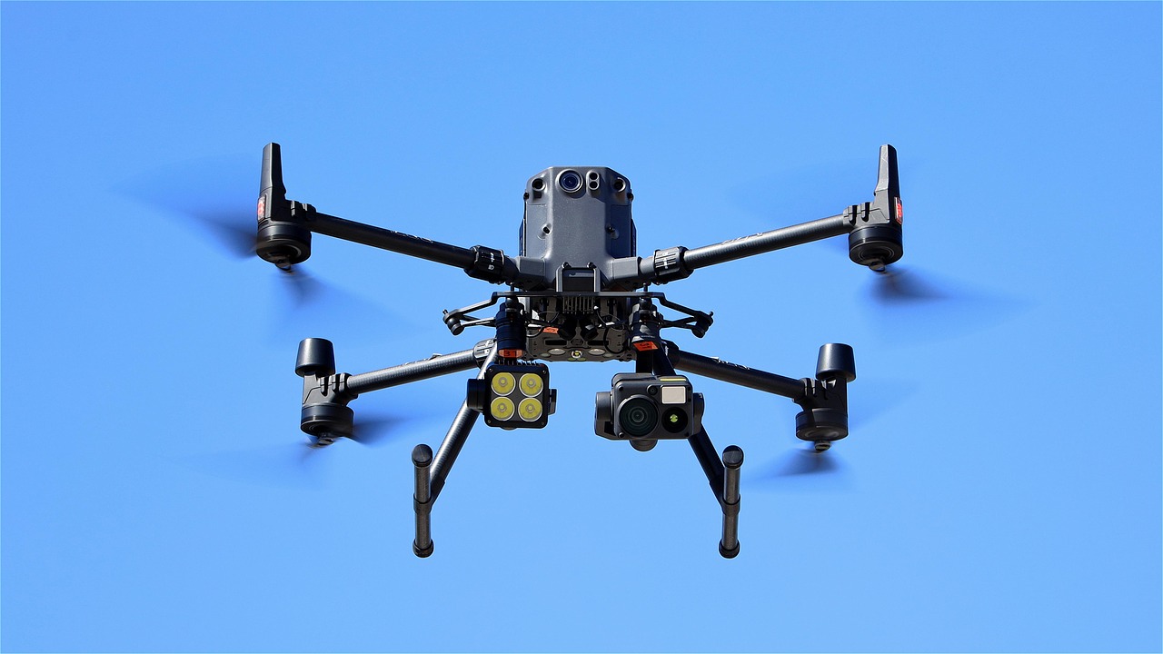 vojna doktrina i dronovi, FPV i izviđački dron na vojnoj vežbi