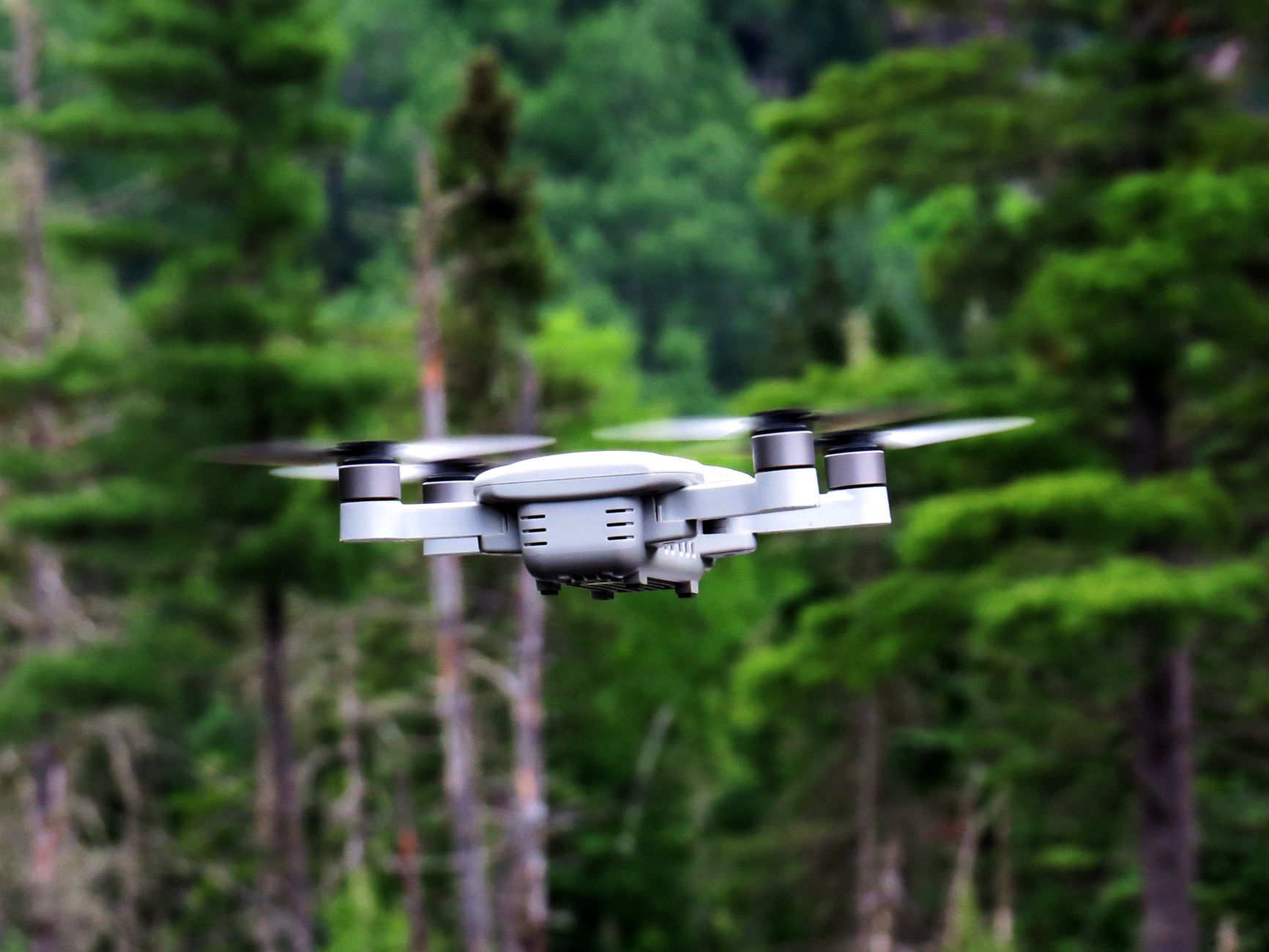 dron iznad ljudi i bezbedne alternative za snimanje događaja