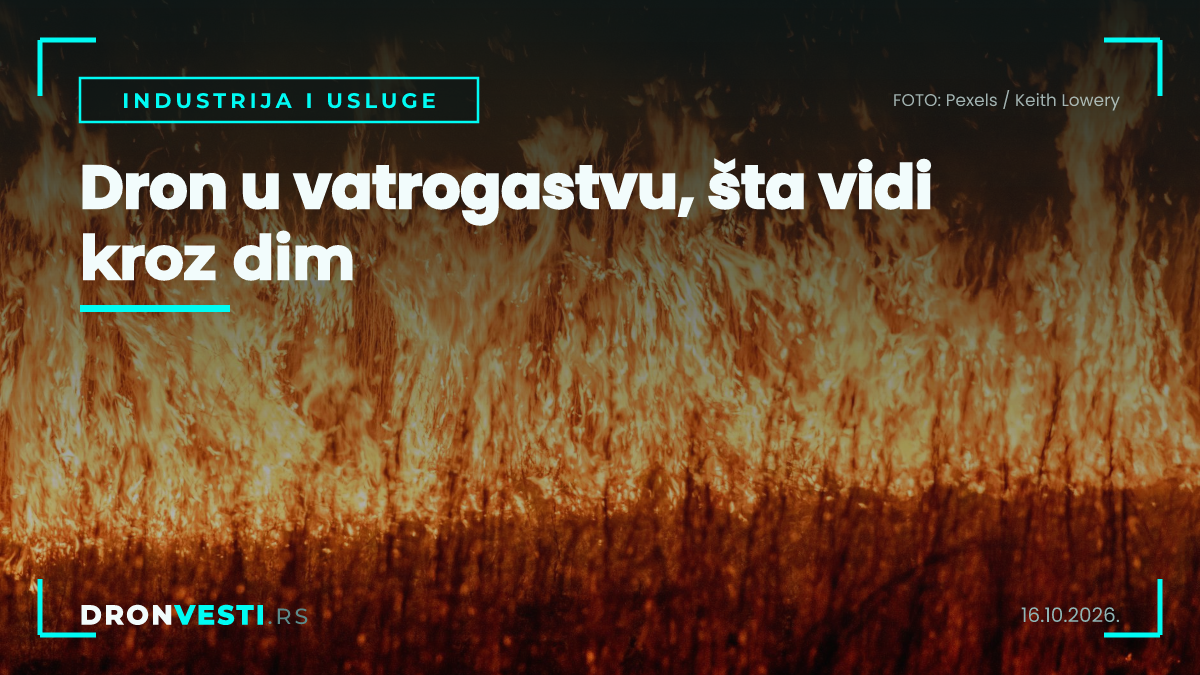dron u vatrogastvu sa termalnom kamerom iznad krova u dimu