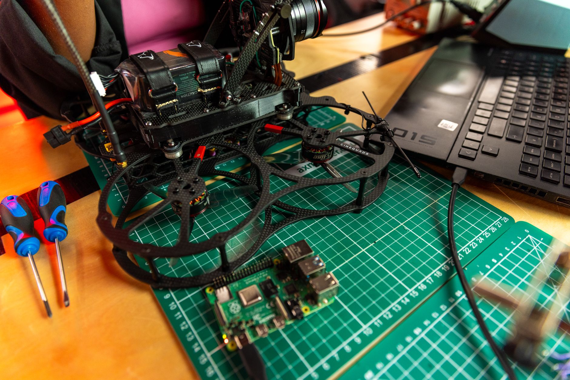 Firmware drona i provera upravljača i baterija pre snimanja